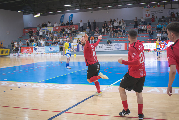 Jugadores del primer equipo del Nazareno Dos Hermanas FS durante un partido
