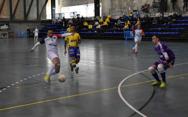 Se impone en el Centro Histórico al Cádiz CF Virgili para clasificarse al grupo del playoff