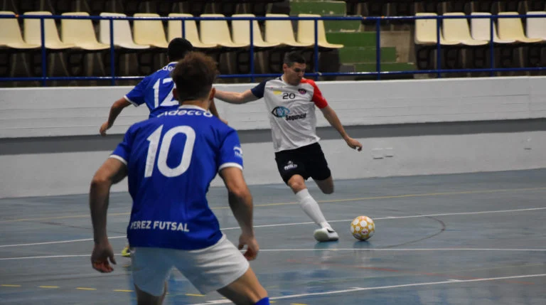 Sale derrotado duramente ante Xerez DFC, pero se mantiene en la zona del objetivo