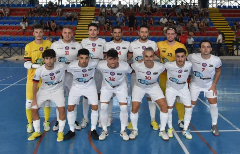 Derrota ante el gallito de la competición en el inicio liguero