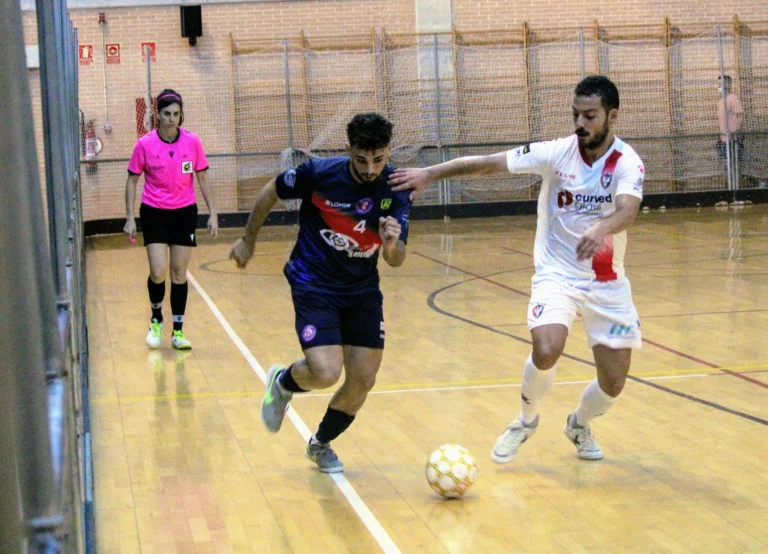 Derrota ante uno de los favoritos en el inicio liguero