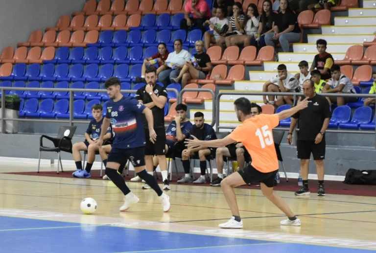 Regresa a la competición con un duelo de alturas