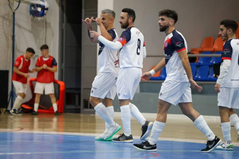 Cierra la semana en un duelo de alturas