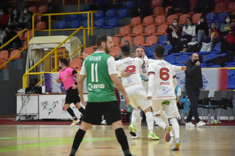 Remontada heroica para estrenar el año con tres puntos